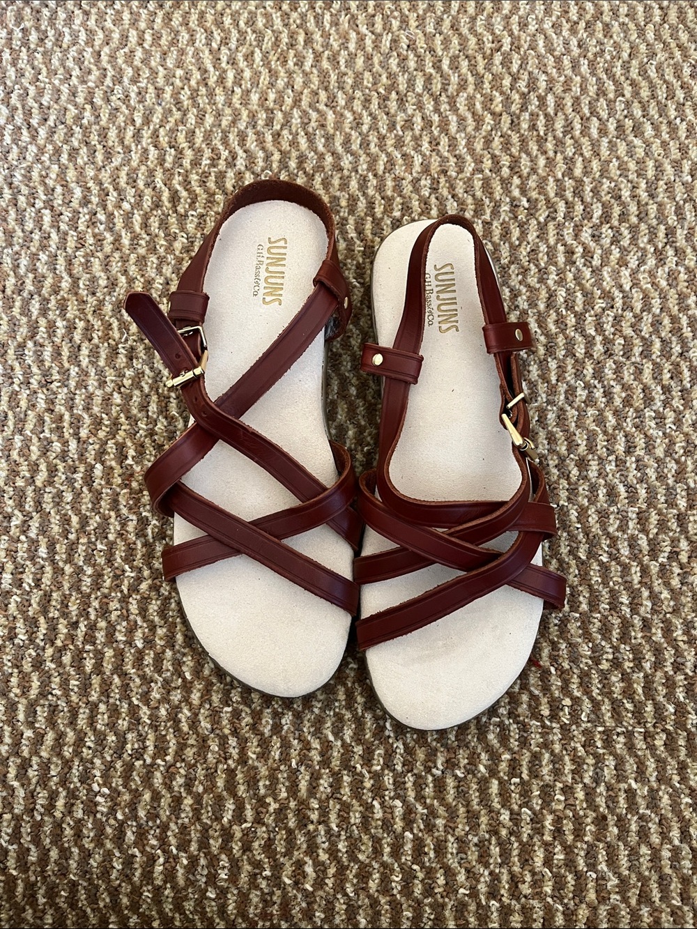 Women's Cross-Strap Sandals in Burgundy